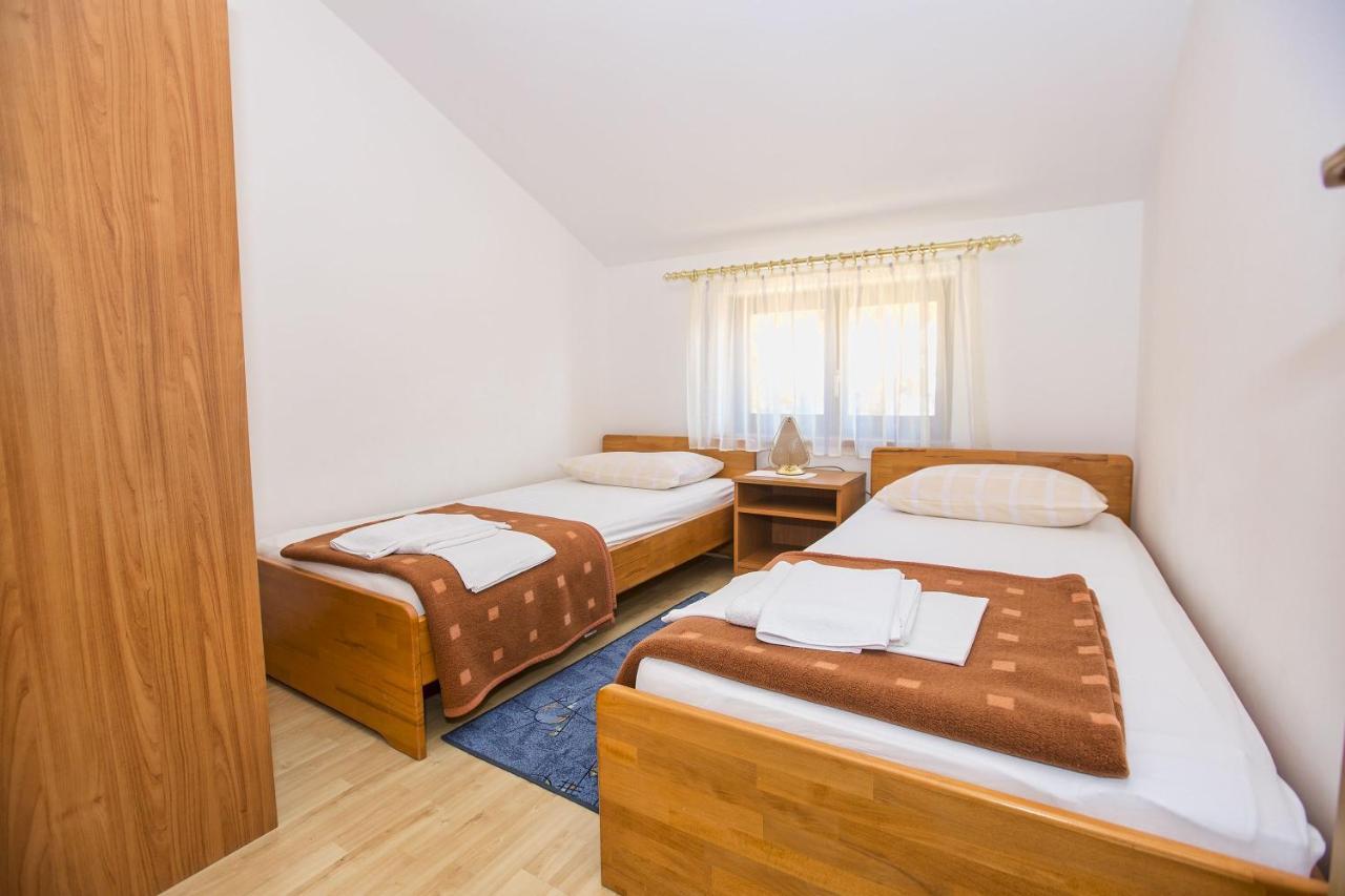 Apartmani Marijana Cesarica Exterior foto